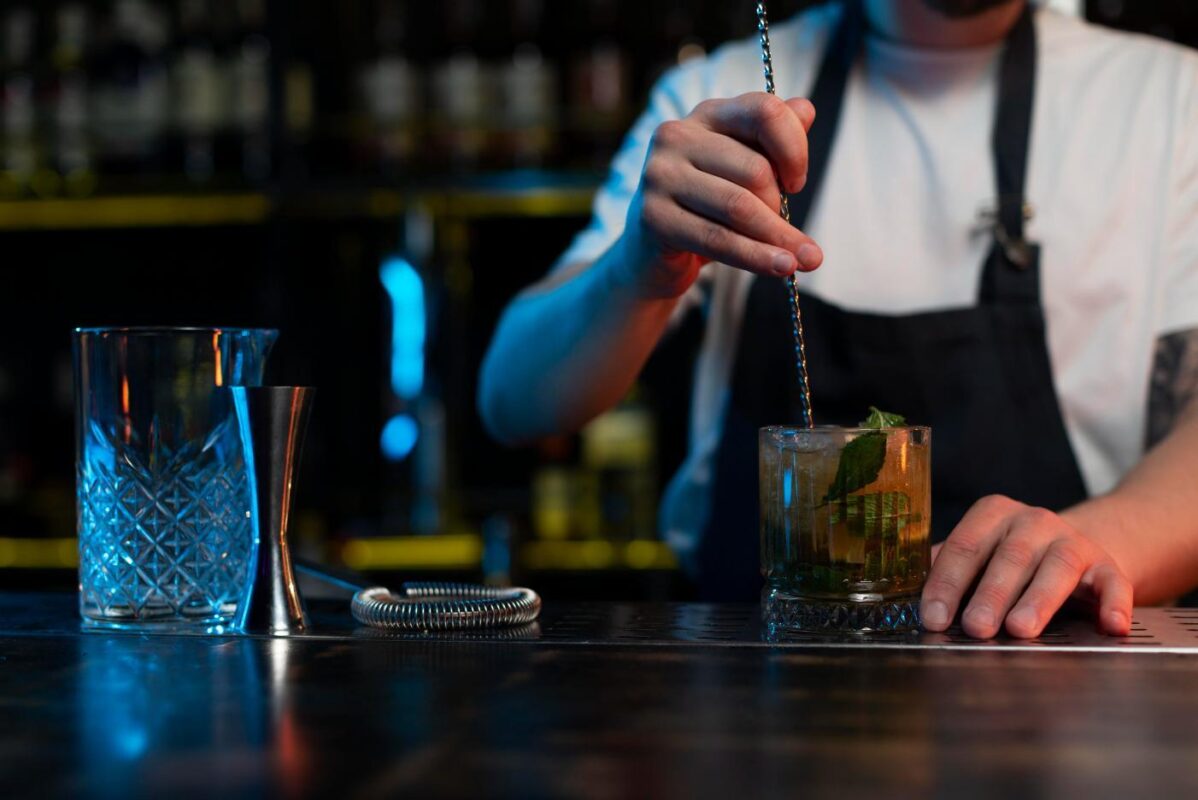 Ce face un barman - atribuții, responsabilități și importanța imaginii profesionale în bar